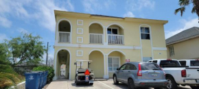 Overlooks Pool, Easy Walk to Beach Home unit D - Island Morning Sun 4